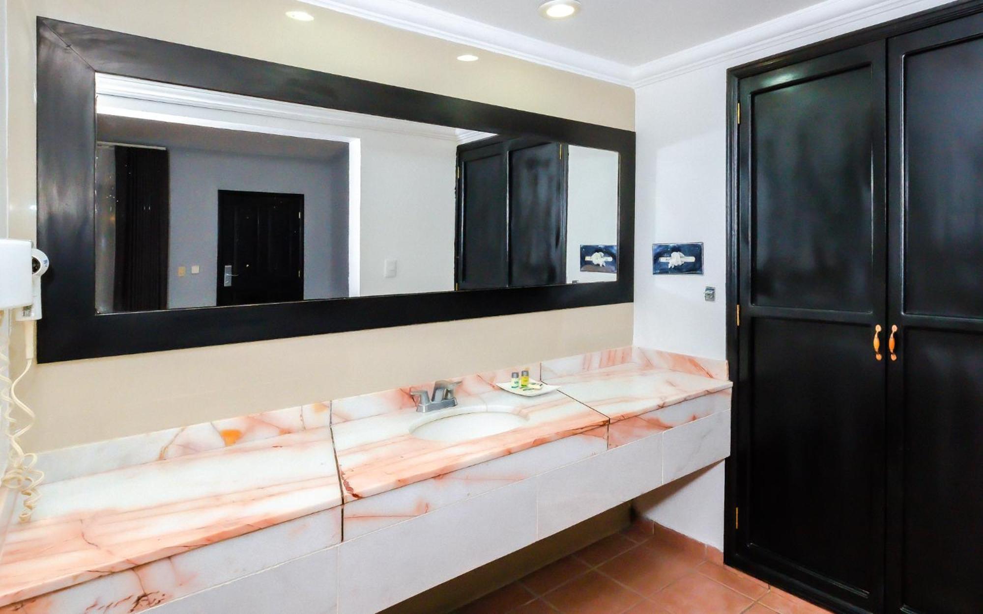 فندق Inhouse Select Hacienda Tres Rios Culiacán المظهر الخارجي الصورة